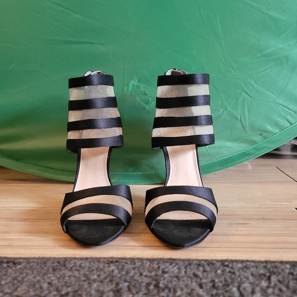 Heels - Picture 5 of 8